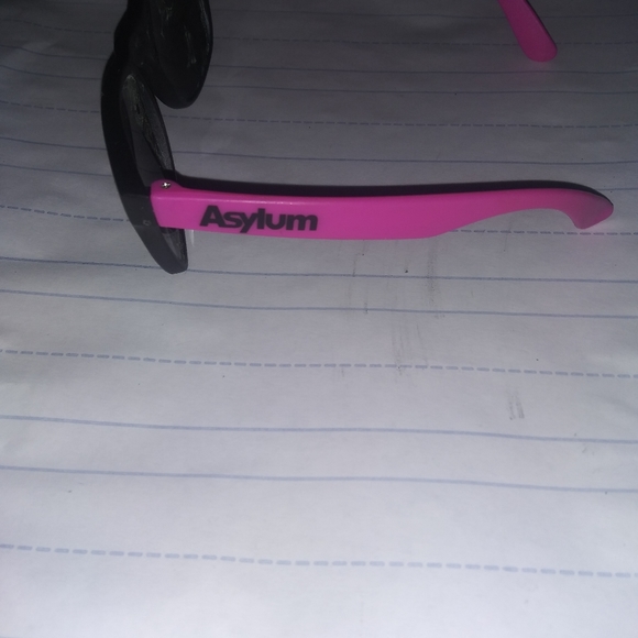 Asylum Shades - Picture 6 of 7